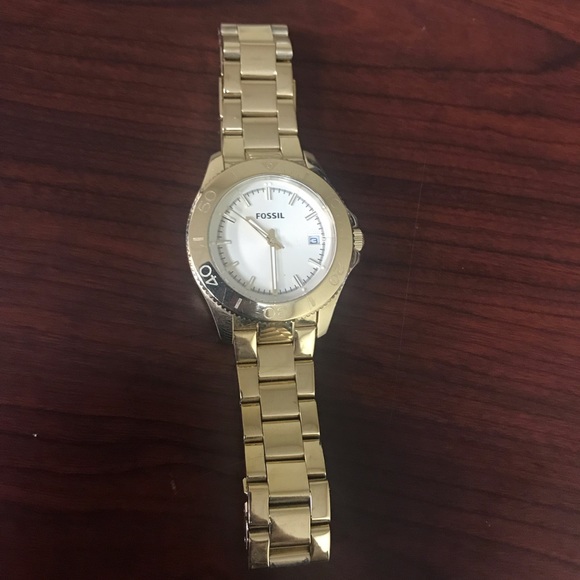 Gold Fossil Watch - Picture 1 of 3